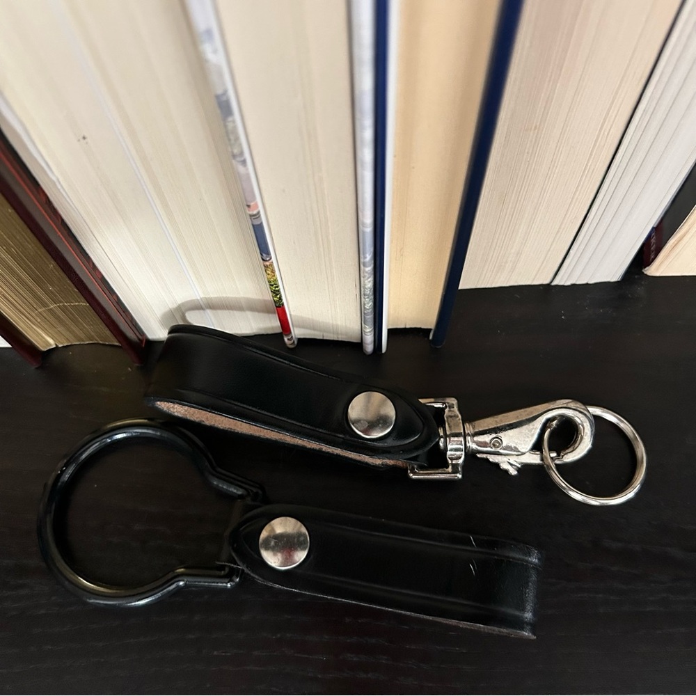 JAY-PEE: Black Leather Key Strap Belt Keeper and Flashlight Holder